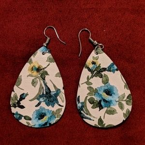 Teardrop shape earrings, NWOT